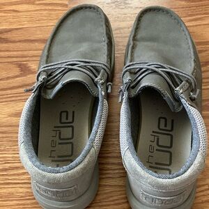 Men’s size 7, Hey Dudes, barely worn, grey